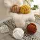 Gooi Kissen - Cozy - Handgeknoteter Ball - Lammfell