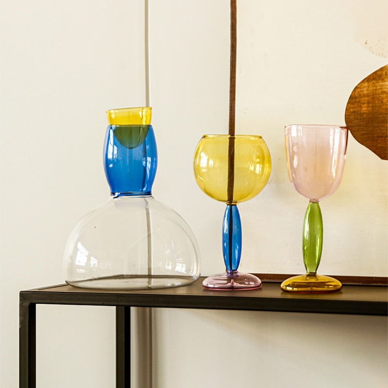 Kelch und Karaffe aus farbigem Glas von Phillips