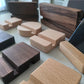Frendorf | Universeller Tischständer aus massivem Holz für Mobiltelefone und Tablets - Wohnaccessoires