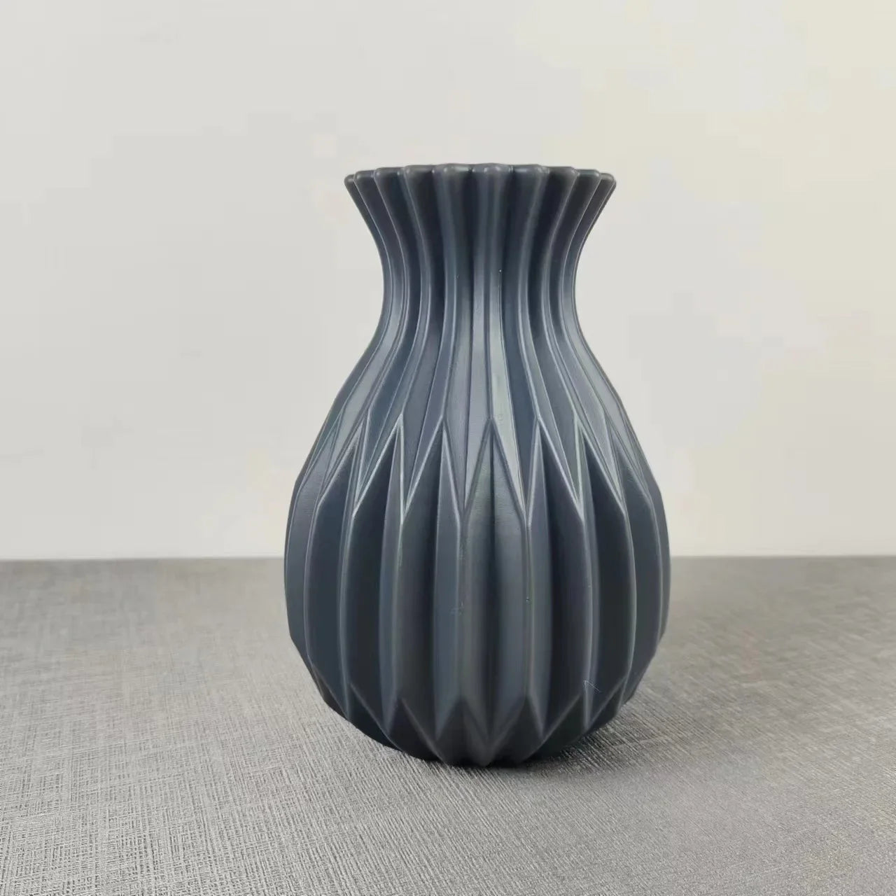 Moderne elegante Blumenvasen