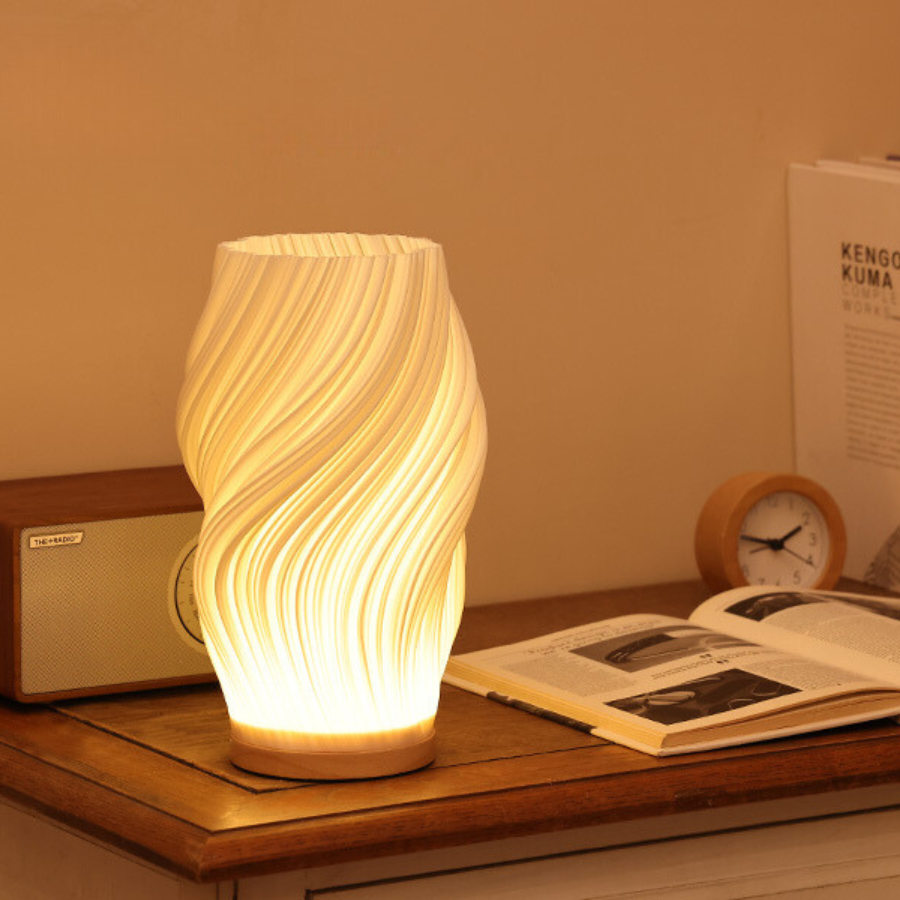 Frendorf | VelaLume - Zuverlässige Tischlampe mit gewelltem Schirmdesign