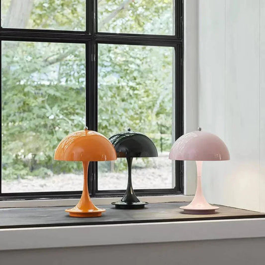 Moderner Lampen-Nachttisch