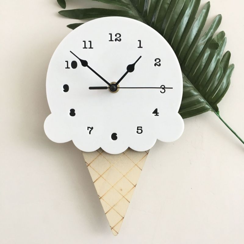 Frendorf | FrostTime Isformet Wanduhr – Lustiges und Verspielt Design für Kreative Räume