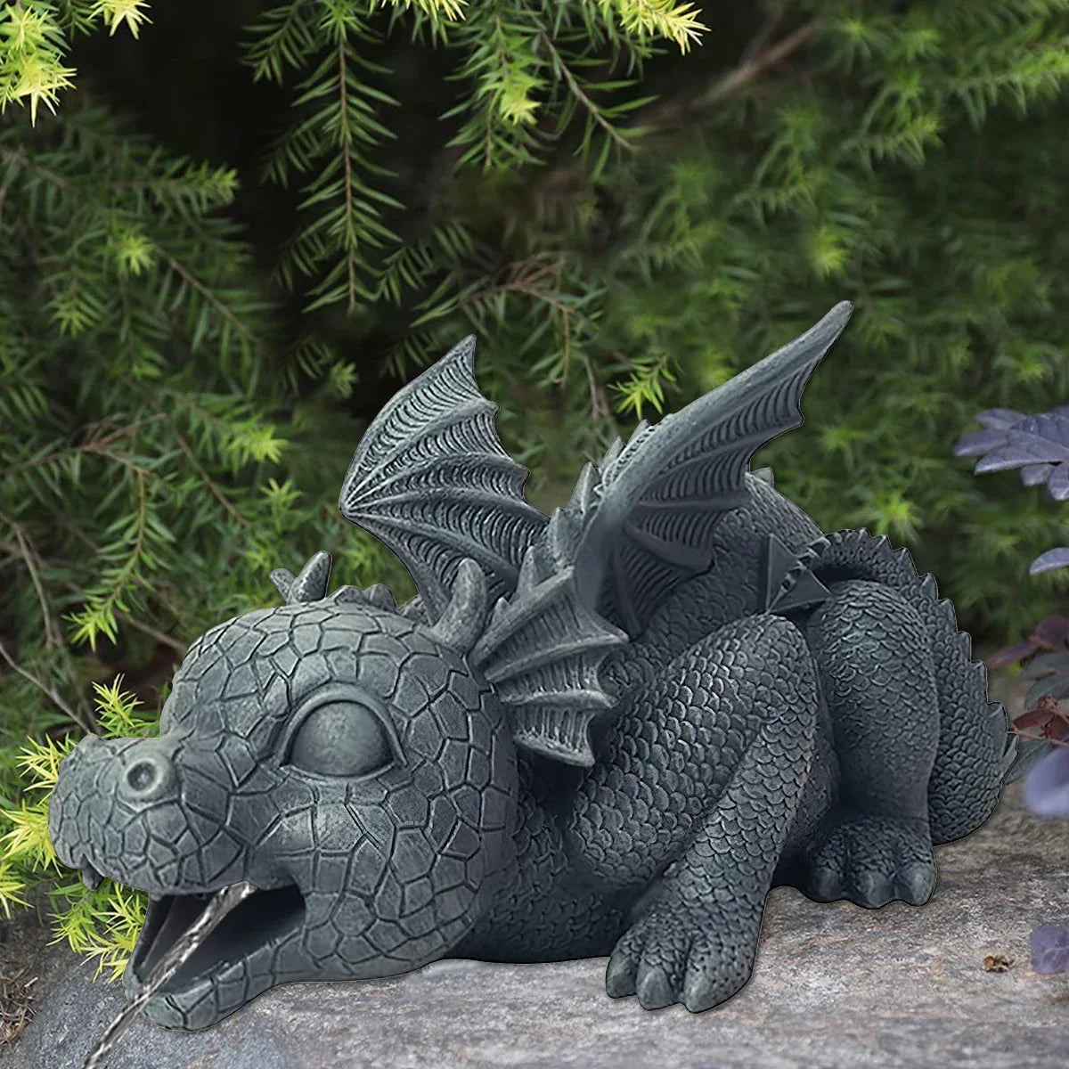 Wasserspeiender Drachenstatue aus Harz Wetterfeste Realistische Wassersprühszenen Harz Gartendekoration