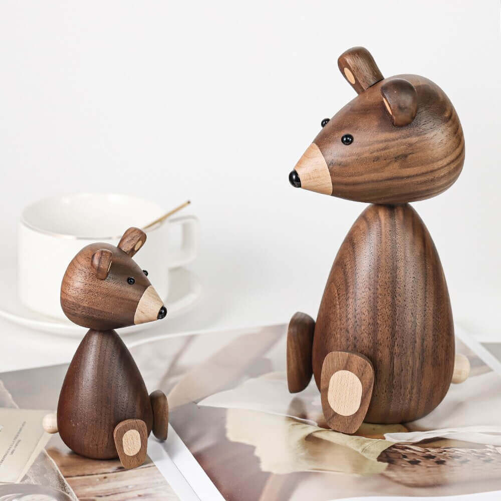Frendorf | WoodlandWhimsy – Legende Bären-Holzfigur mit minimalistischem Charme