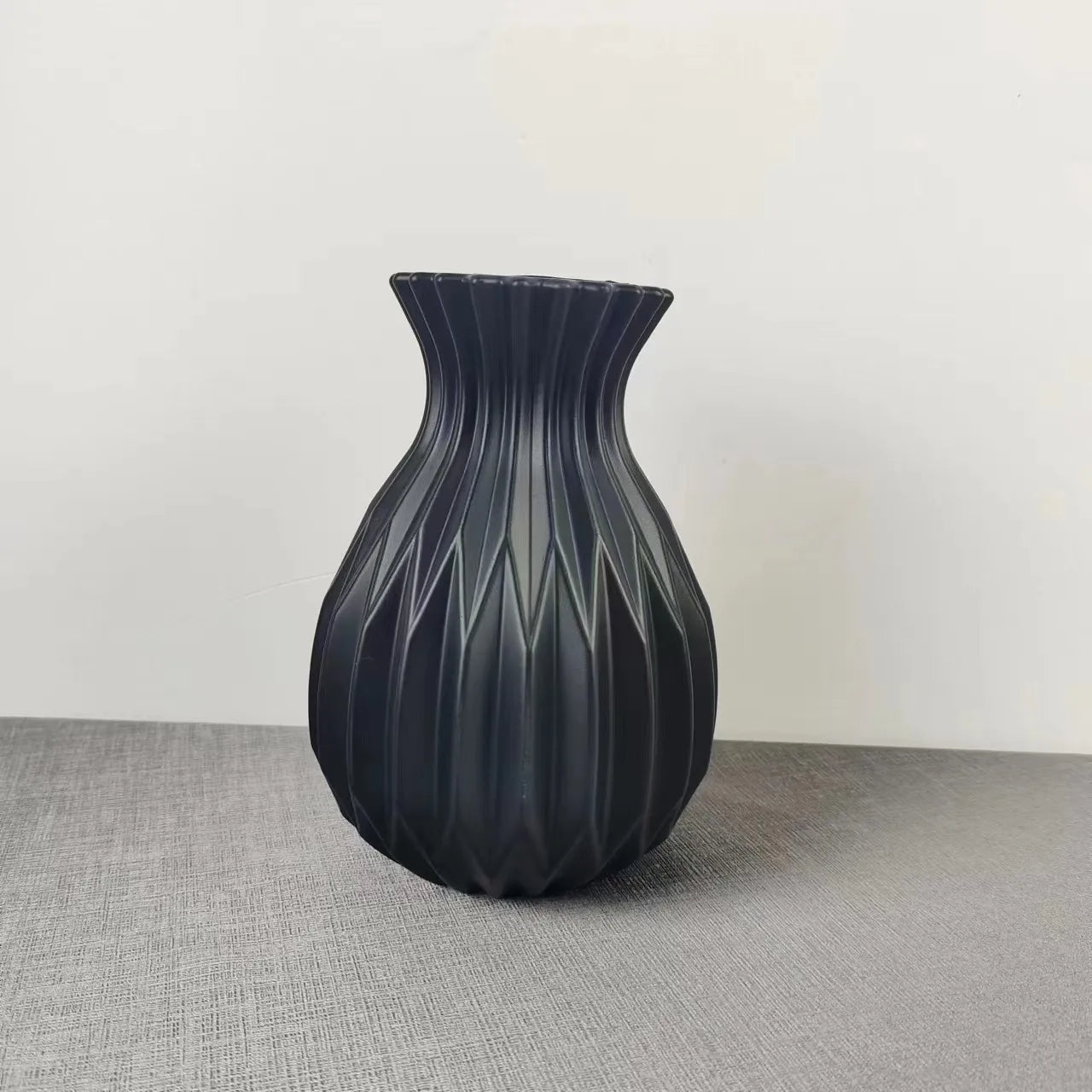 Moderne elegante Blumenvasen