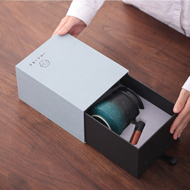 Keramische Teetasse mit Infuser und Deckel
