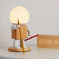 Nordische Holz-Roboter-Tischlampe