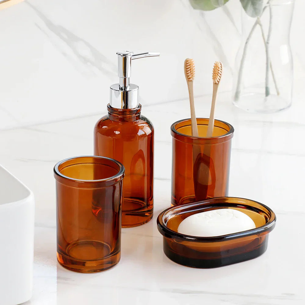 Frendorf | AquaSet Glas Badezimmer-Set | 4-teilig | Elegantes Apotheker-Design | Seifenspender, Zahnbürstenhalter & Zubehör