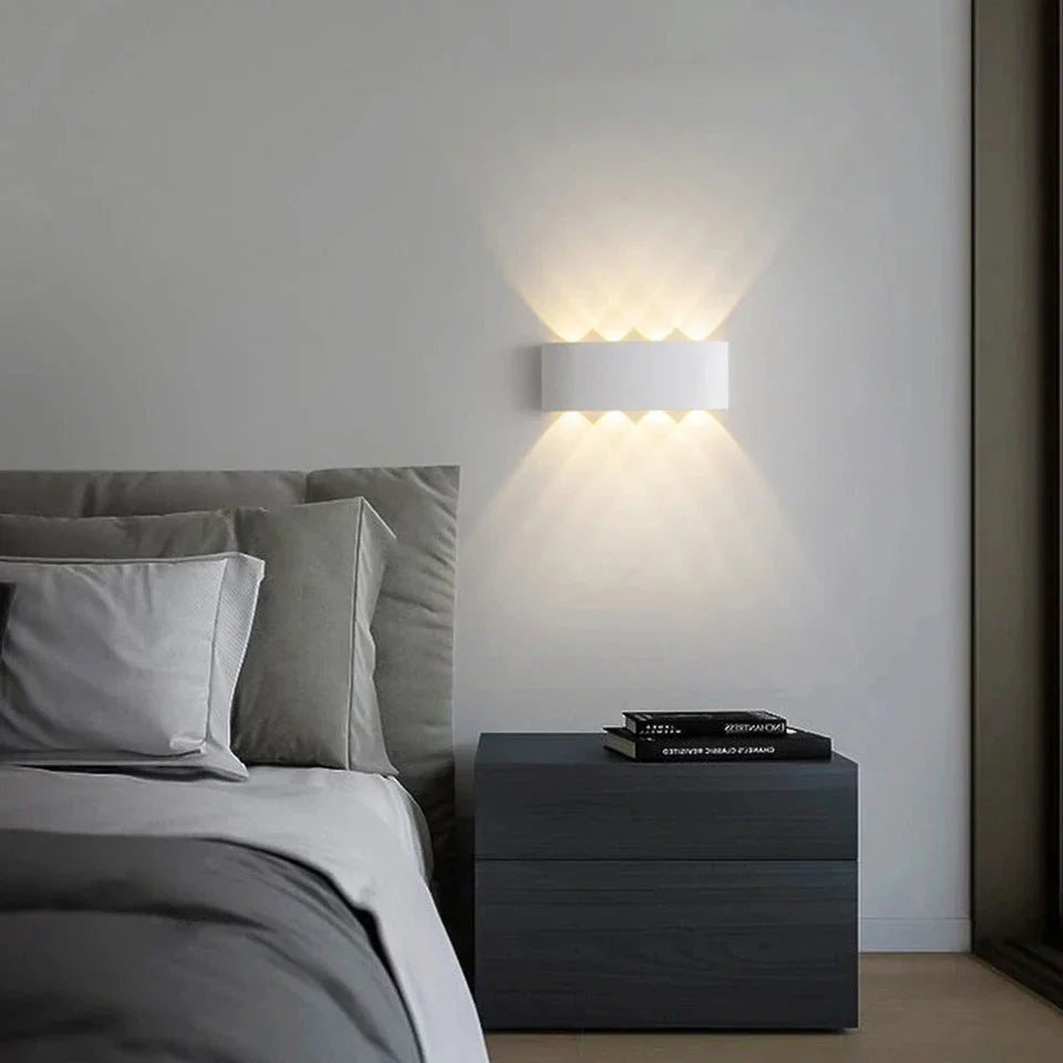 Moderne Beleuchtung, Innen- oder Außenbereich: Die vielseitige LED-Wandleuchte