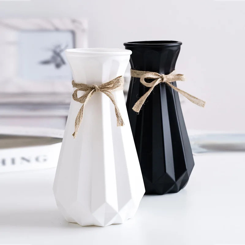 Moderne elegante Blumenvasen