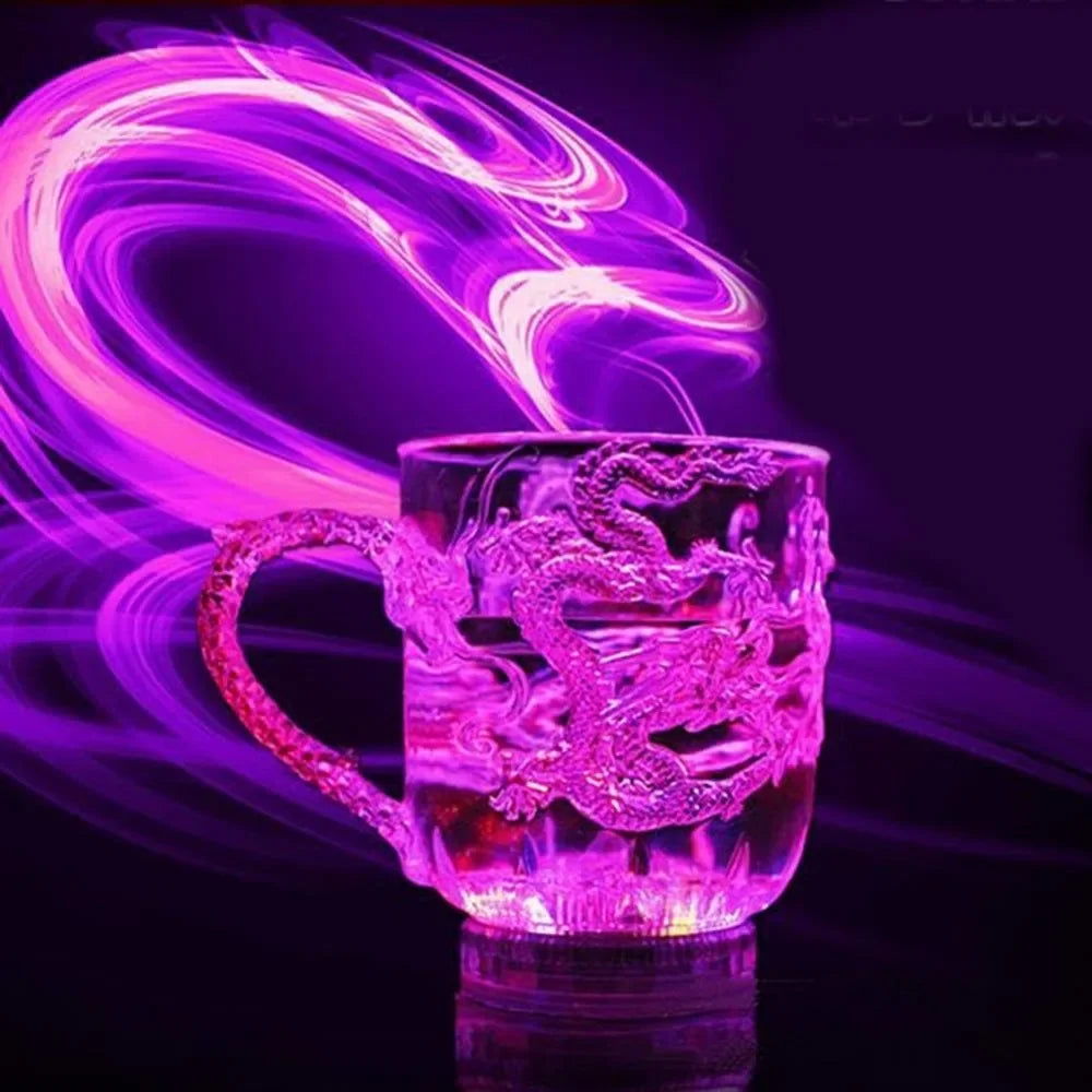 1 Stück Farbwechsel Leuchtende LED Drachen Tasse Wasser Aktiviert Lichter Bier Kaffee Milch Tee Wein Whiskey Bar Becher Reise Kreatives Geschenk