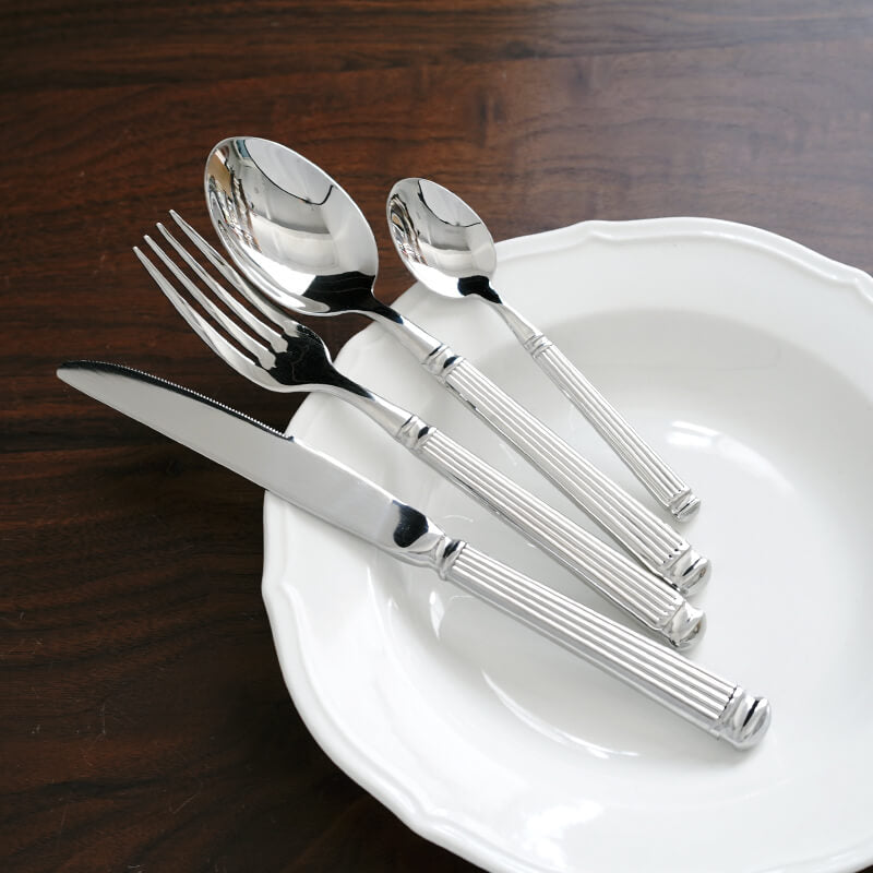 Einfach gestreiftes Besteck 4 Teile Set