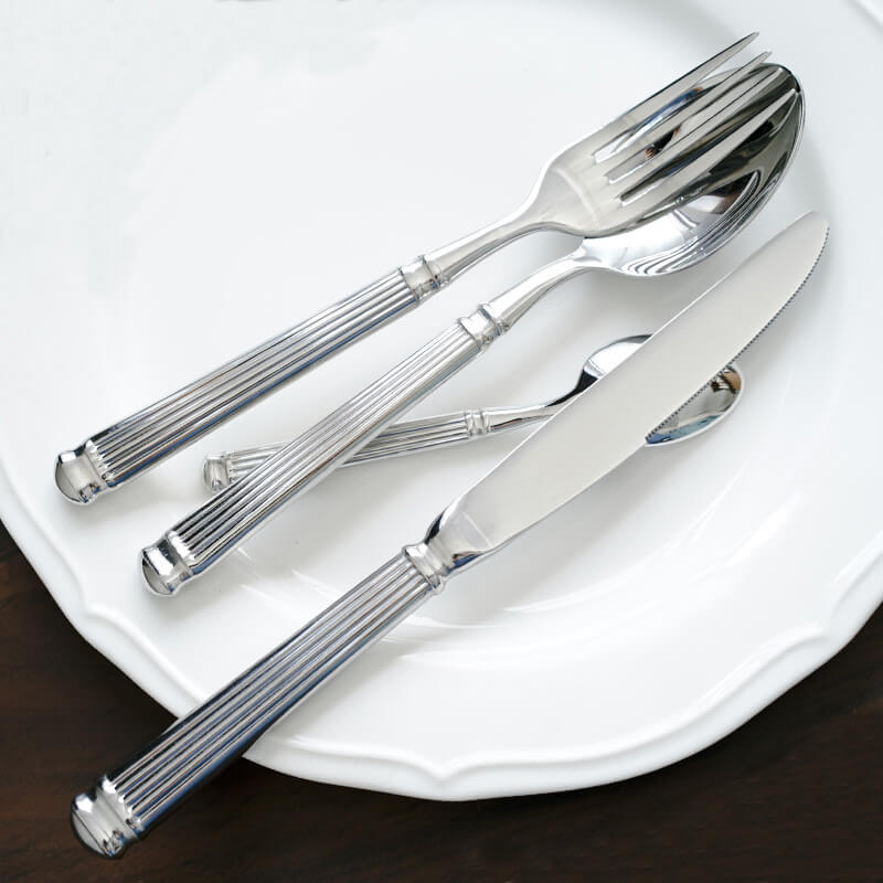 Einfach gestreiftes Besteck 4 Teile Set