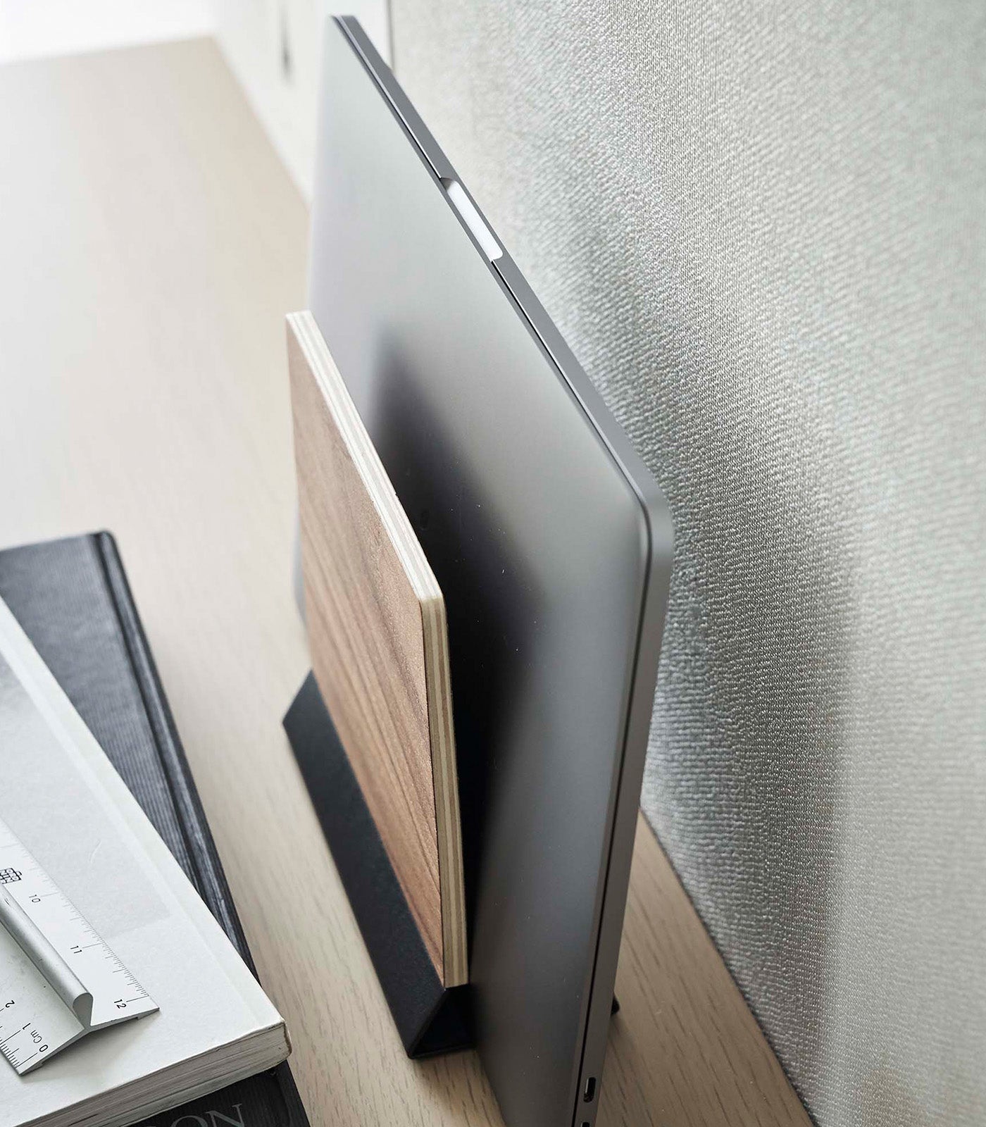 Slim Laptop Stand - Stahl + Holz