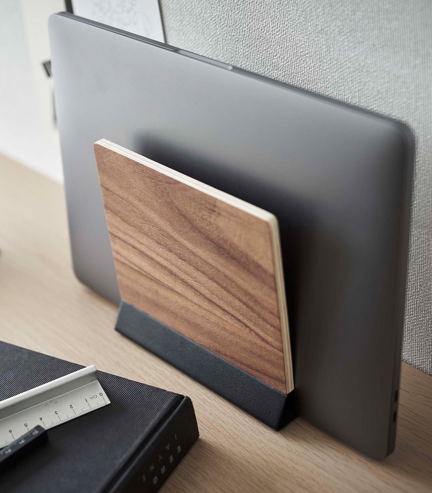 Slim Laptop Stand - Stahl + Holz