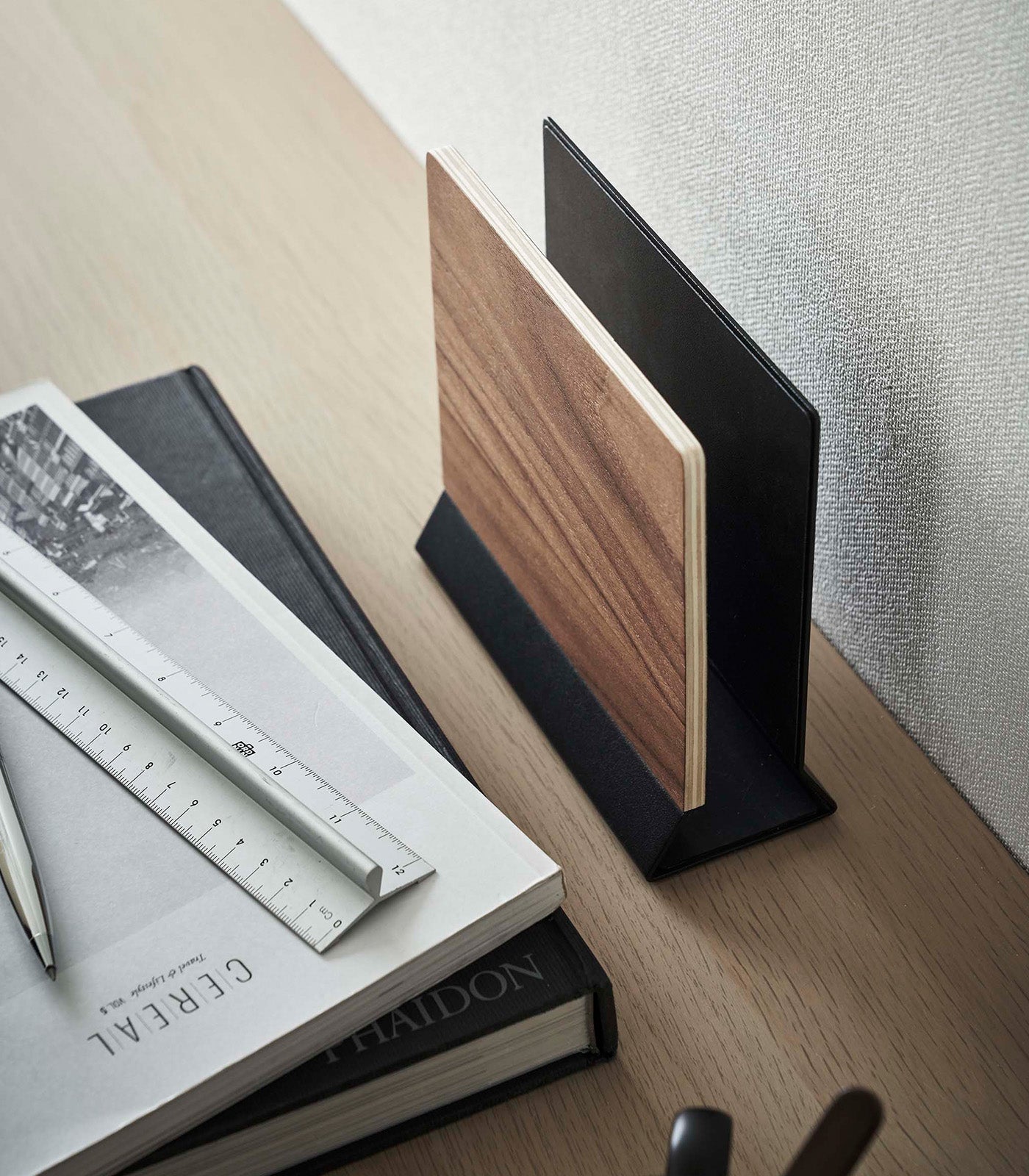 Slim Laptop Stand - Stahl + Holz