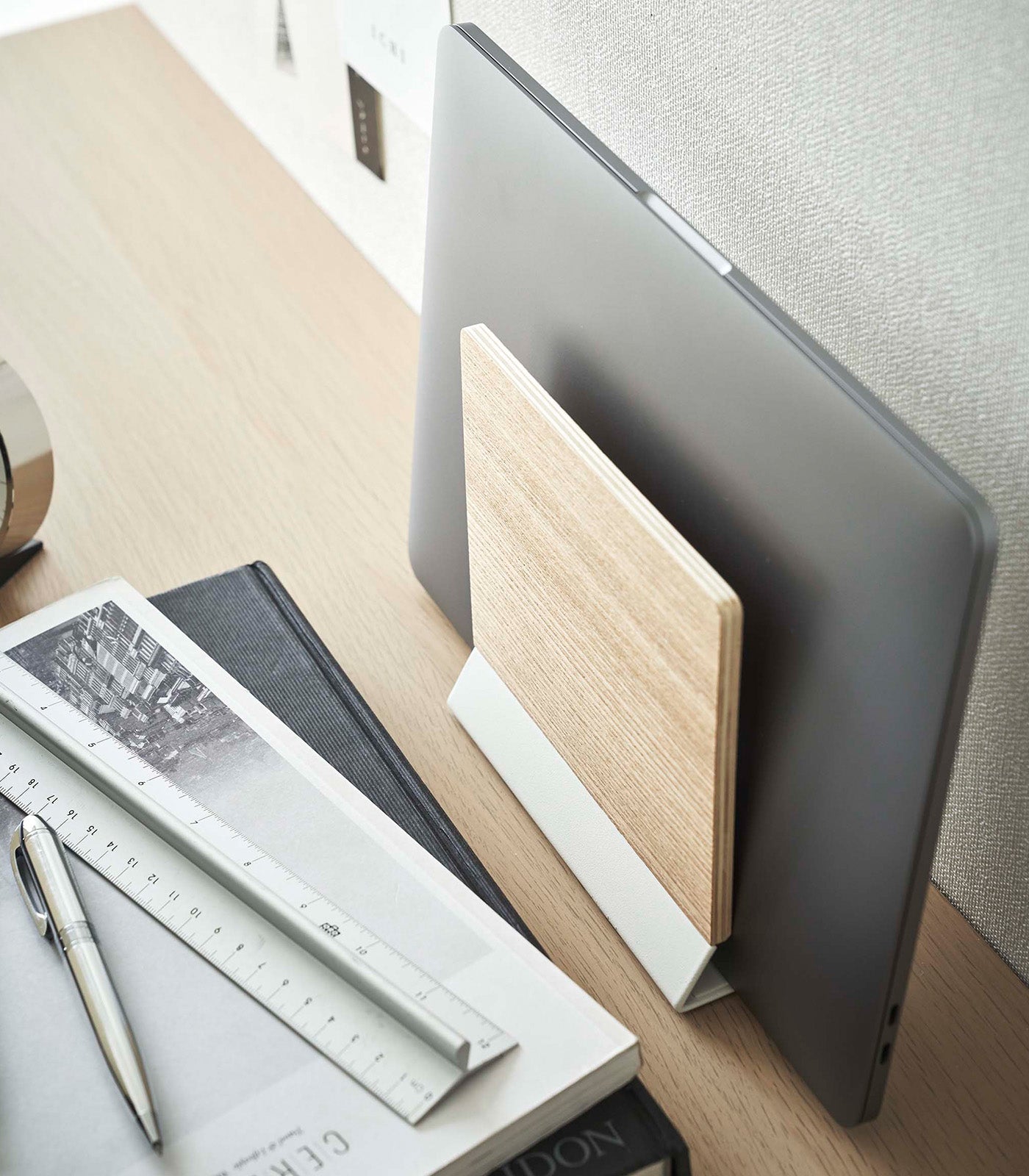 Slim Laptop Stand - Stahl + Holz
