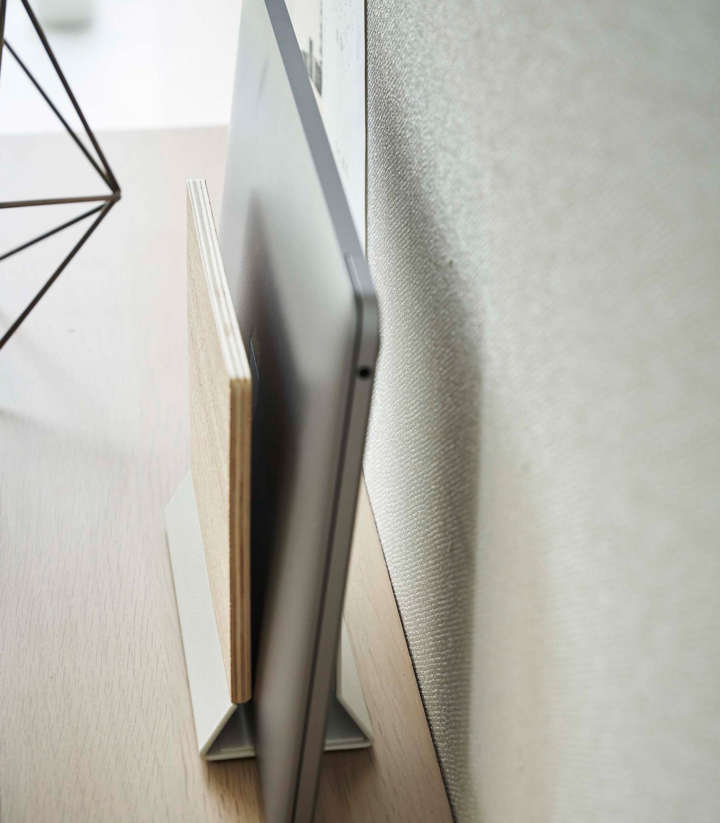 Slim Laptop Stand - Stahl + Holz