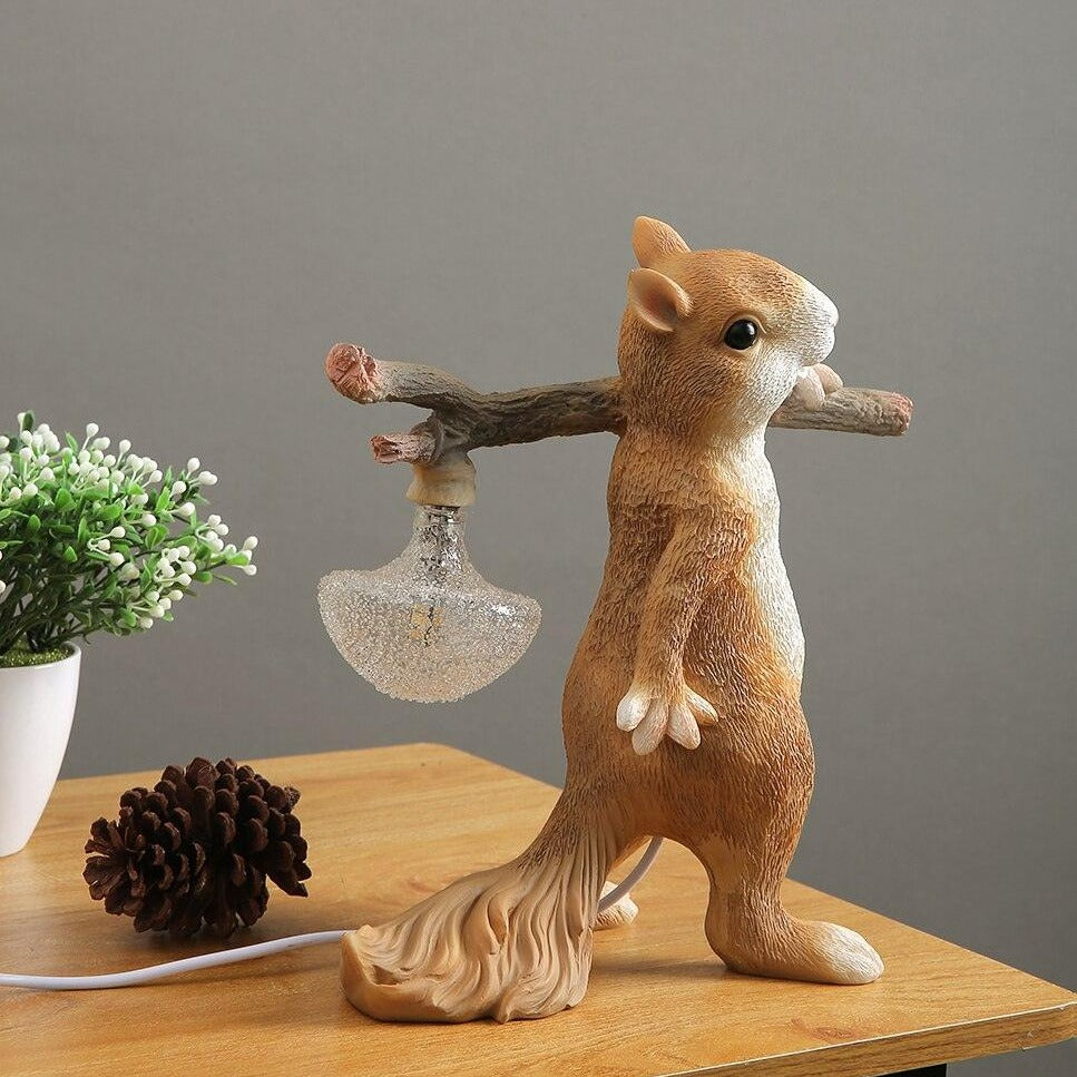 Frendorf | SquirrelLight Eichhörnchen Tischlampe | Verspieltes Design | LED Beleuchtung | Charmante Deko für Zuhause