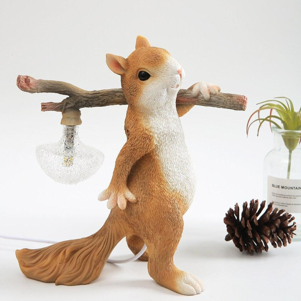 Frendorf | SquirrelLight Eichhörnchen Tischlampe | Verspieltes Design | LED Beleuchtung | Charmante Deko für Zuhause