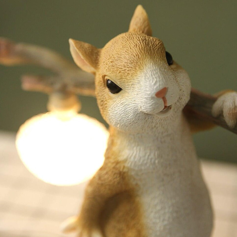 Frendorf | SquirrelLight Eichhörnchen Tischlampe | Verspieltes Design | LED Beleuchtung | Charmante Deko für Zuhause