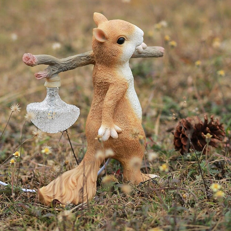 Frendorf | SquirrelLight Eichhörnchen Tischlampe | Verspieltes Design | LED Beleuchtung | Charmante Deko für Zuhause