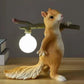 Frendorf | SquirrelLight Eichhörnchen Tischlampe | Verspieltes Design | LED Beleuchtung | Charmante Deko für Zuhause
