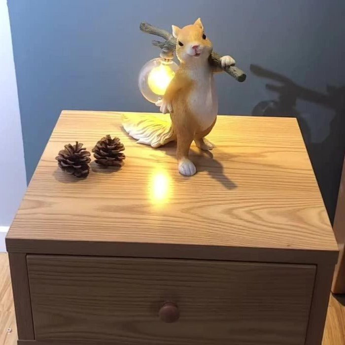 Frendorf | SquirrelLight Eichhörnchen Tischlampe | Verspieltes Design | LED Beleuchtung | Charmante Deko für Zuhause