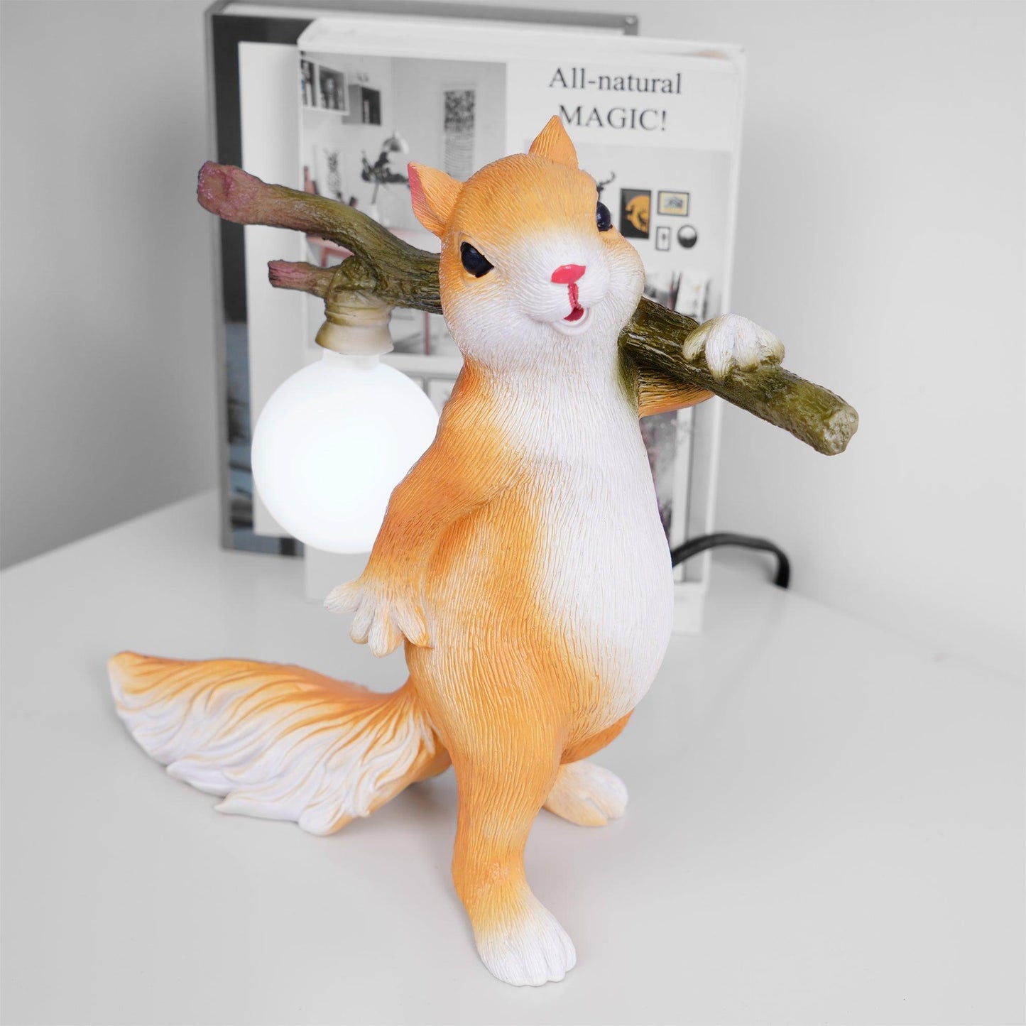 Frendorf | SquirrelLight Eichhörnchen Tischlampe | Verspieltes Design | LED Beleuchtung | Charmante Deko für Zuhause