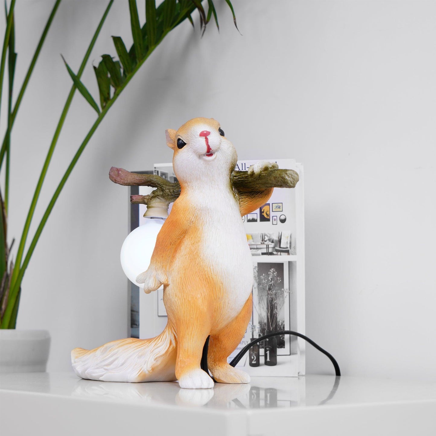 Frendorf | SquirrelLight Eichhörnchen Tischlampe | Verspieltes Design | LED Beleuchtung | Charmante Deko für Zuhause