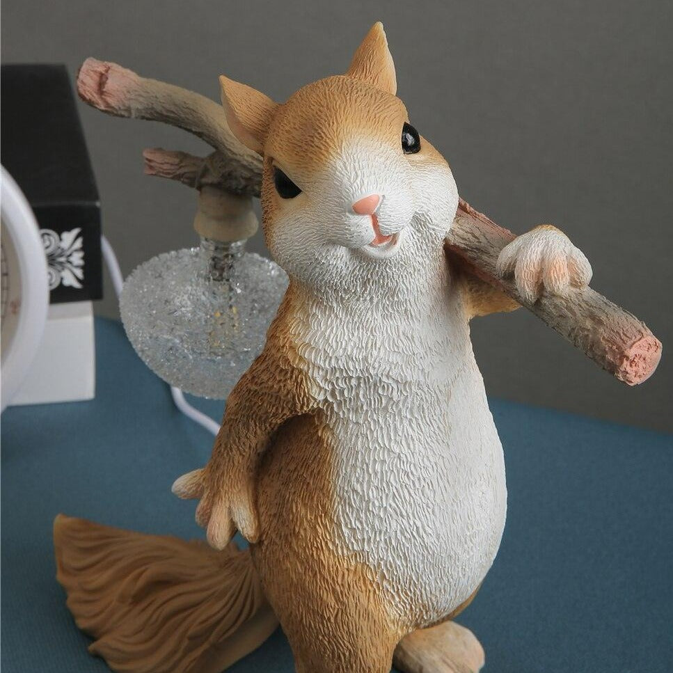 Frendorf | SquirrelLight Eichhörnchen Tischlampe | Verspieltes Design | LED Beleuchtung | Charmante Deko für Zuhause