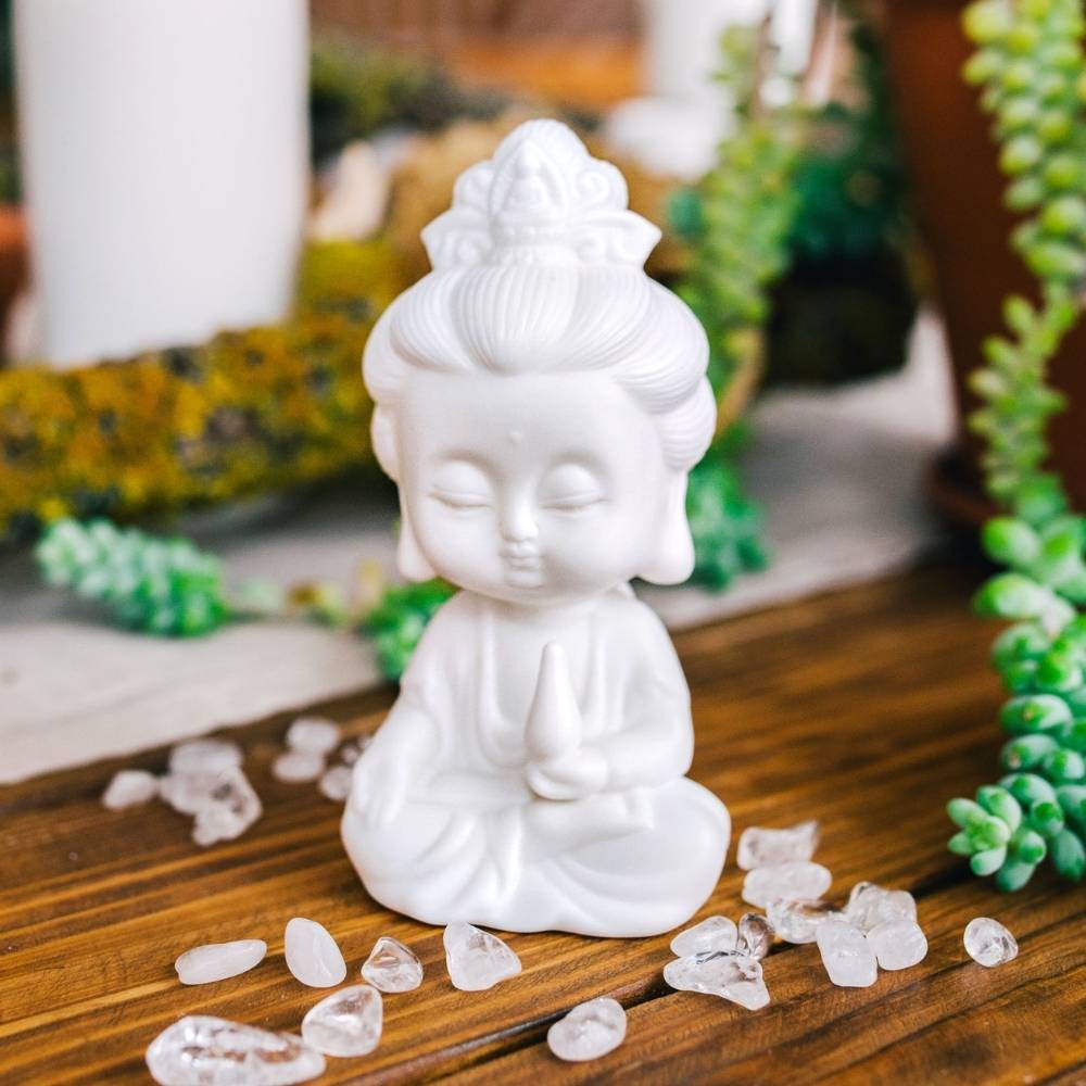Stiller Buddha aus Keramik