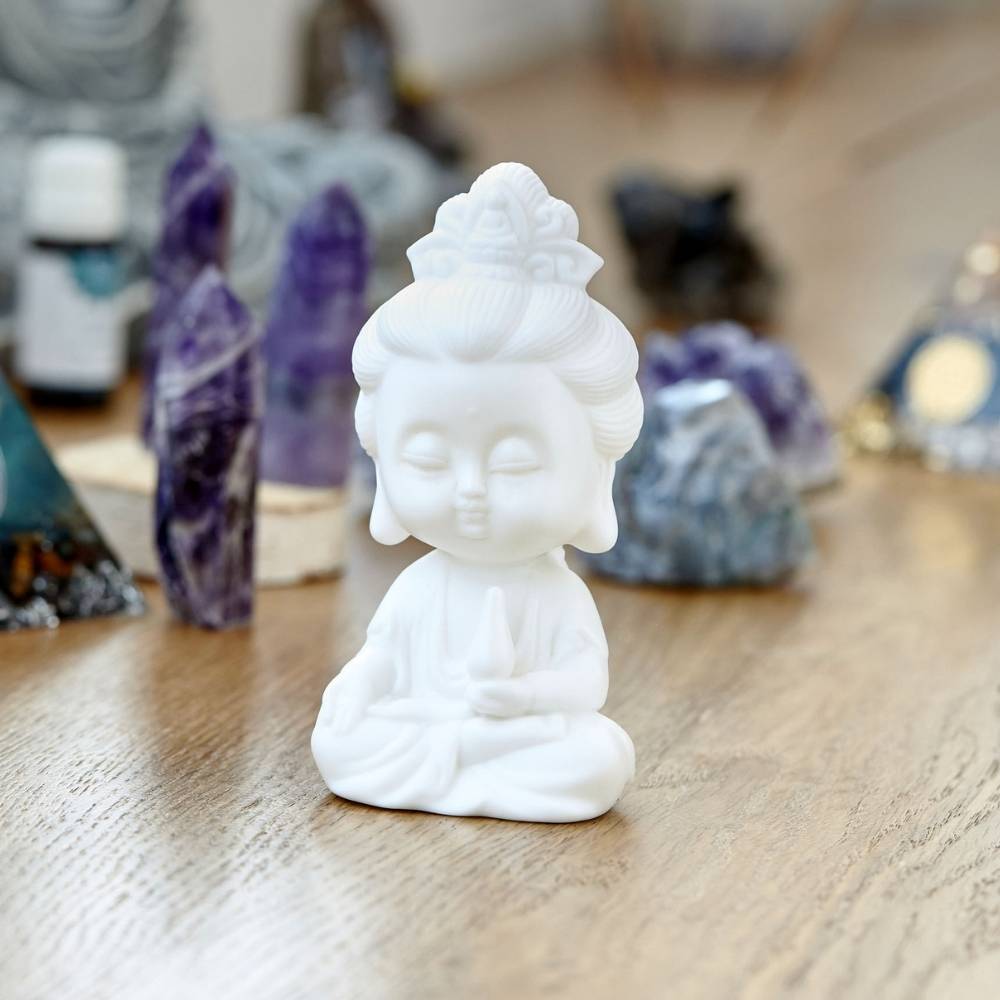 Stiller Buddha aus Keramik