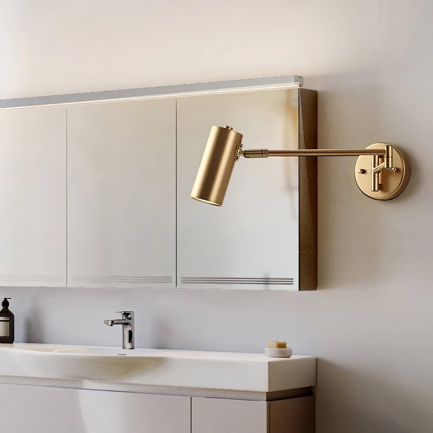 Frendorf | FlexiGlide Schwenkarm-Wandleuchte | Verstellbares Design | LED-kompatibel | Perfekte Beleuchtung für Arbeits- und Wohnbereiche