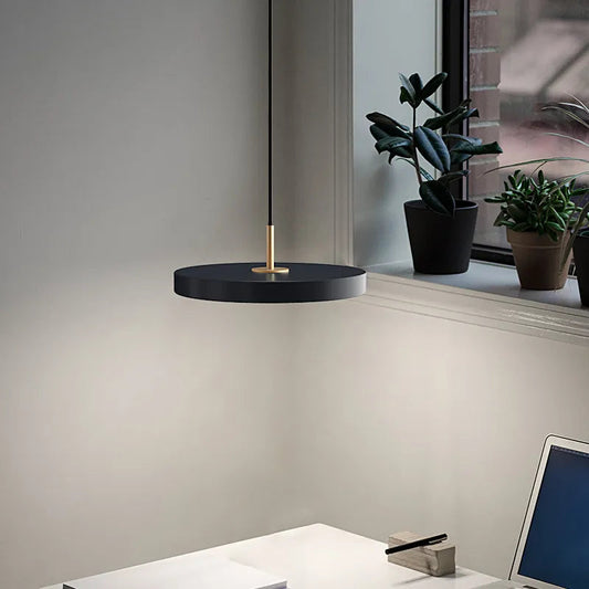 Frendorf – Futuristische Metall LED Pendelleuchte