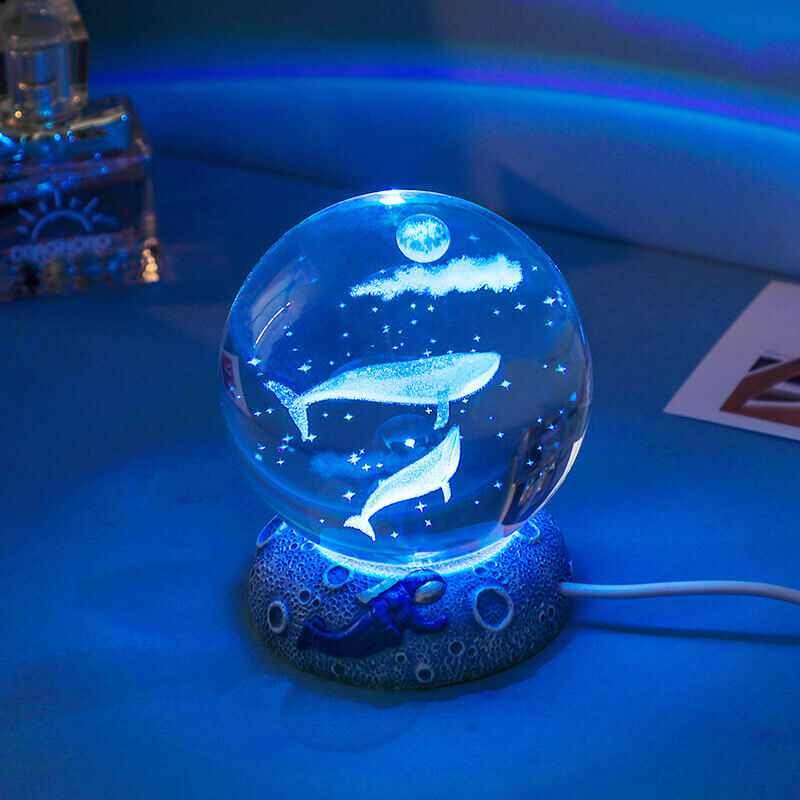 Frendorf | AquaGlobe Kristallkugel Nachtlicht | Unterwasserwelt LED Lampe | Stimmungslicht & Deko für Zuhause