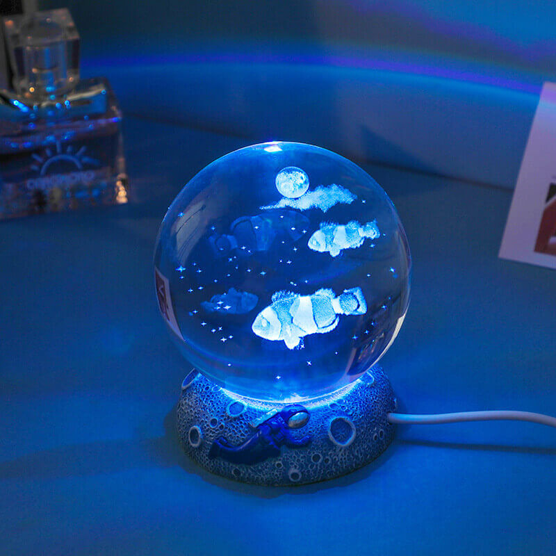 Frendorf | AquaGlobe Kristallkugel Nachtlicht | Unterwasserwelt LED Lampe | Stimmungslicht & Deko für Zuhause