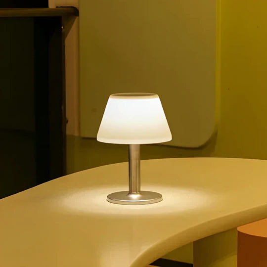 Frendorf | LumaSol - Elegante Solar-Bordlampe