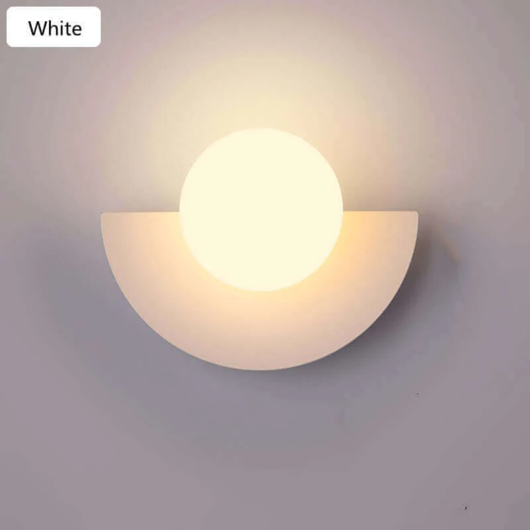 Frendorf | Metallische Halbmond-Wandlampe - LunaMetal
