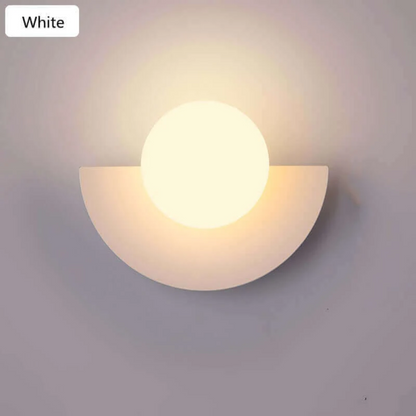 Frendorf | Metallische Halbmond-Wandlampe - LunaMetal