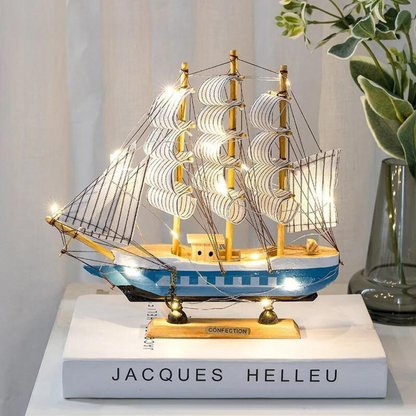 Royaleva Nordic Holz Segelboot Skulptur - LED beleuchtetes Dekorstück, batteriebetrieben