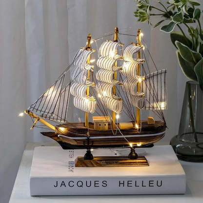 Royaleva Nordic Holz Segelboot Skulptur - LED beleuchtetes Dekorstück, batteriebetrieben