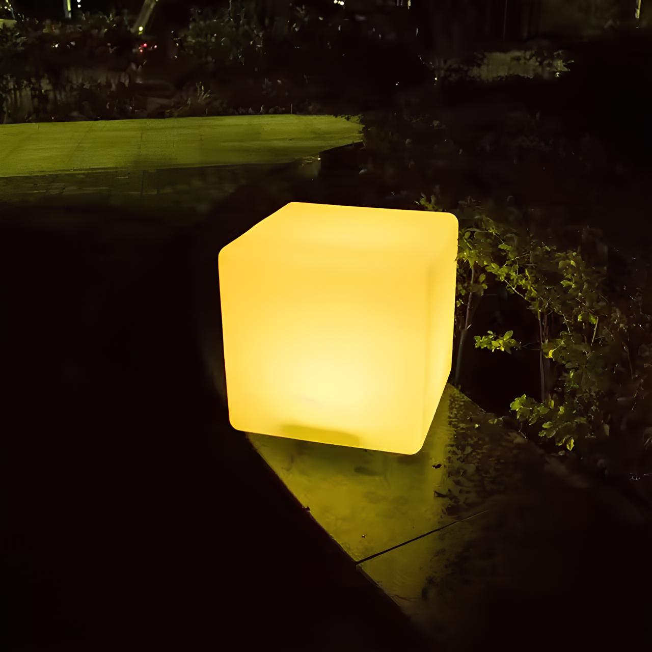 Frendorf | CubeLume Kubische Gartenleuchte | LED Außenbeleuchtung | Solarbetrieben | Stilvolles Design