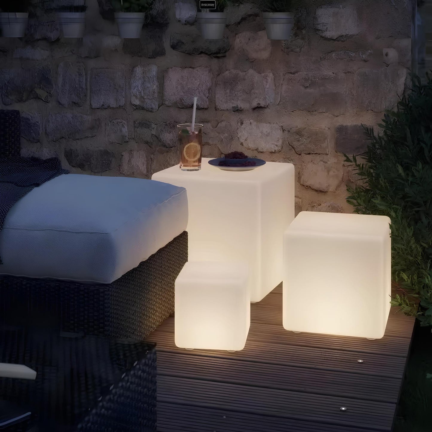 Frendorf | CubeLume Kubische Gartenleuchte | LED Außenbeleuchtung | Solarbetrieben | Stilvolles Design
