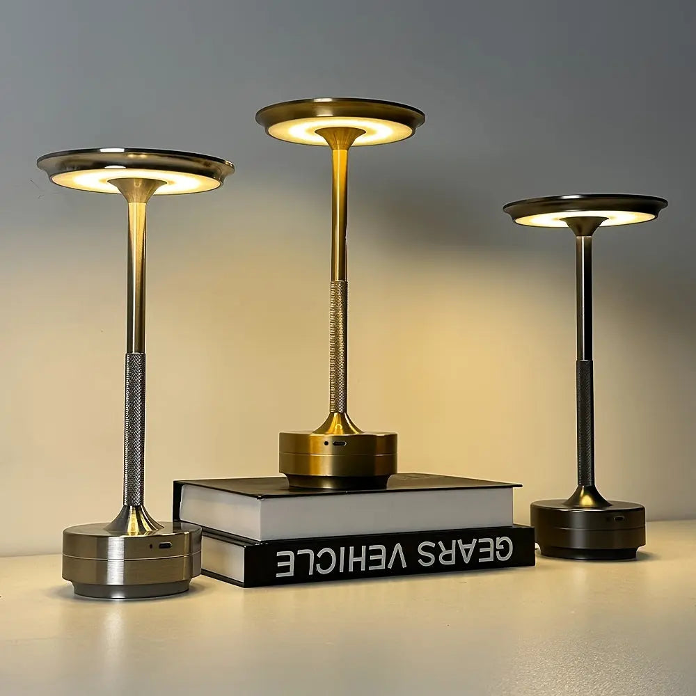 Tischlampe im Japandi-Stil