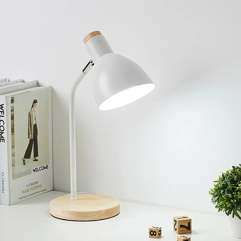 Frendorf | Holztischlampe – Kreative skandinavische Schreibtischlampe aus Holz und Metall