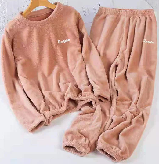 Winter-Pyjama-Set aus weichem Samt