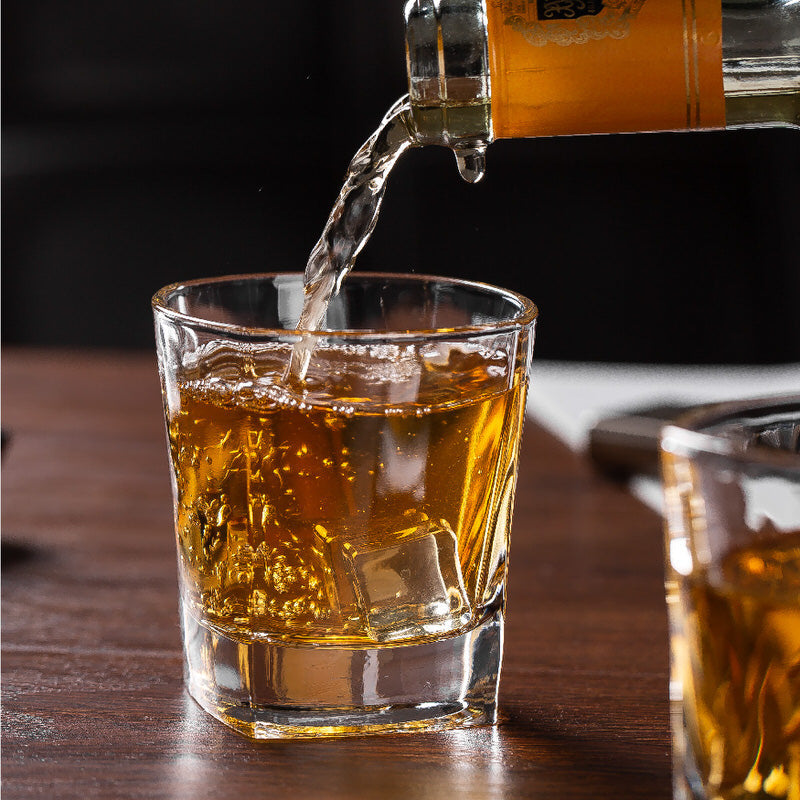 Frendorf | 135 ml Whiskeyglas – kompakt und elegant, perfekt zum Servieren von Whiskey, Bourbon oder anderen Spirituosen, entworfen für ein raffiniertes Trinkerlebnis, ideal für Heimbars, besondere Anlässe oder gelegentliches Genießen.