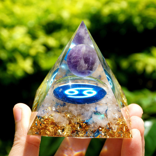#122 - Handgefertigte Orgonit-Pyramide aus Amethyst und Bergkristall „Schutz“ für das Sternzeichen Krebs